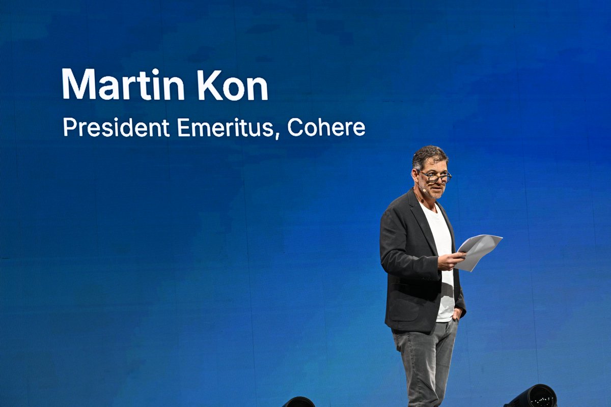 MWCHub's tweet image. Highlights from 𝗞𝗲𝘆𝗻𝗼𝘁𝗲 𝟮: 𝗔𝗜 𝗳𝗼𝗿 𝗮 𝗛𝘆𝗽𝗲𝗿-𝗖𝗼𝗻𝗻𝗲𝗰𝘁𝗲𝗱 𝗙𝘂𝘁𝘂𝗿𝗲 at #MWC25 Doha 🌟

From foundational models and telco integration to AI-powered infrastructure and robotics, the session highlighted how intelligent systems are driving enterprise