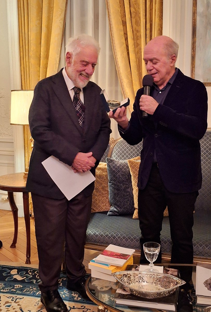 La Grèce en France tweet media