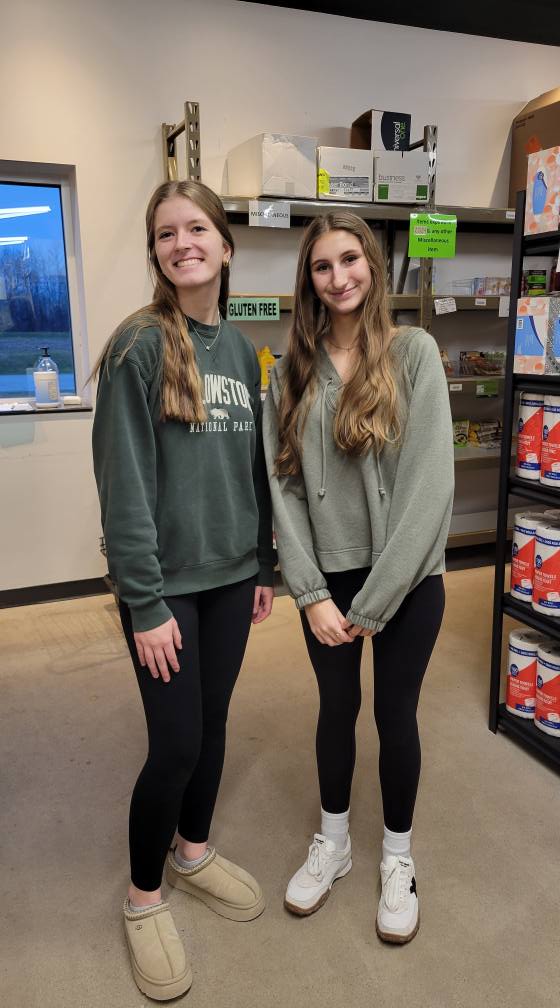 GivingTreeHSSD's tweet image. We are grateful for the suppport we have from our students!  They had a busy afternoon checking food donations and restocking shelves! 
@HSSD @BayPortYSL