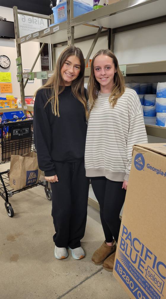 GivingTreeHSSD's tweet image. We are grateful for the suppport we have from our students!  They had a busy afternoon checking food donations and restocking shelves! 
@HSSD @BayPortYSL