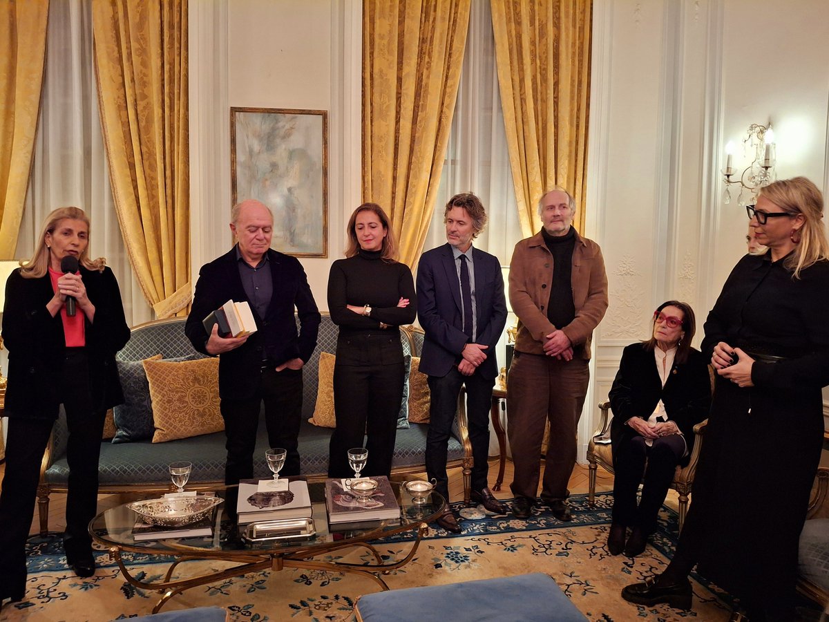 La Grèce en France tweet media