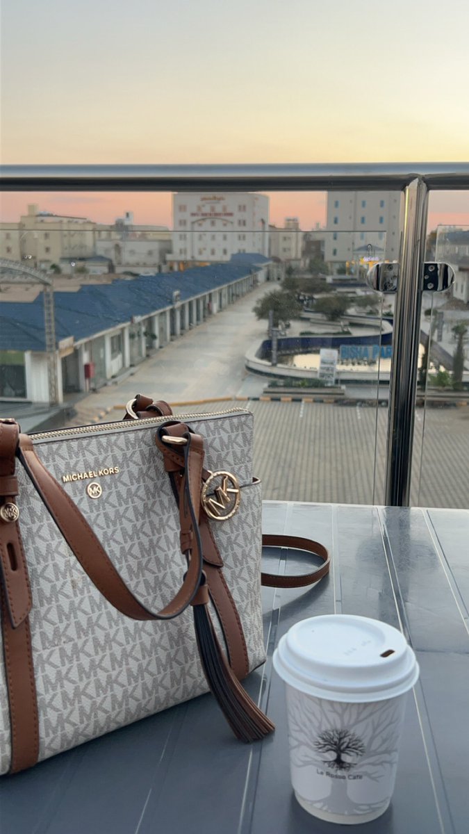 شكرا ل خالو و عمة لكن نظرتي ل بيشة كل مره تزيد من السيئ للأسوأ