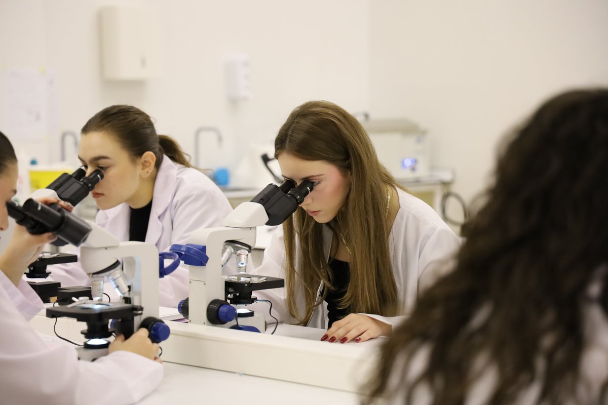 wbu2021's tweet image. 🌟From Theory to Discovery: Pharmacy Students in Action

Our first-year Pharmacy students stepped out of the classroom and into the Biology and Genetics lab, turning textbook theory into hands-on exploration. By preparing their own slides and mastering the microscope 🧬, they…