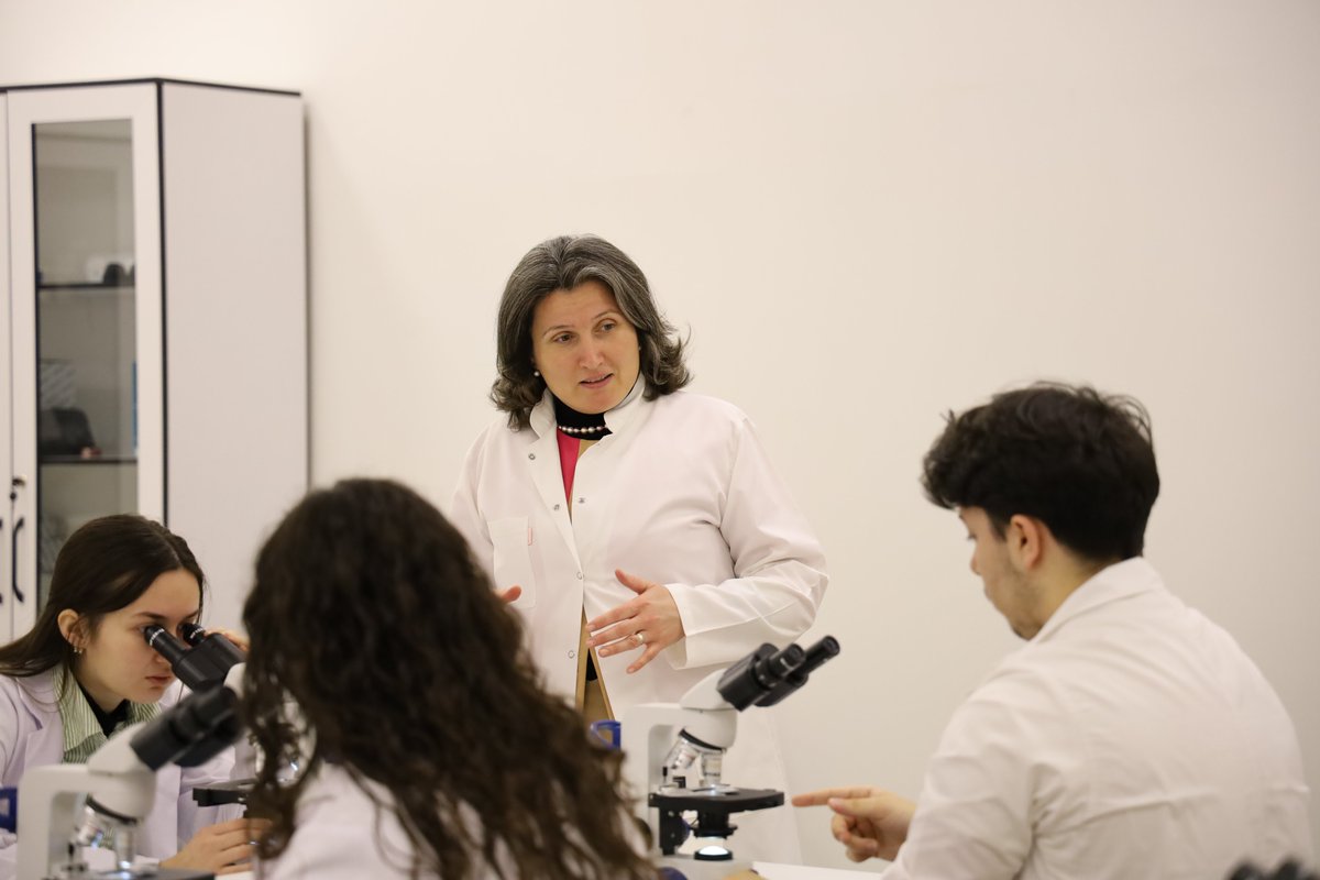 wbu2021's tweet image. 🌟From Theory to Discovery: Pharmacy Students in Action

Our first-year Pharmacy students stepped out of the classroom and into the Biology and Genetics lab, turning textbook theory into hands-on exploration. By preparing their own slides and mastering the microscope 🧬, they…