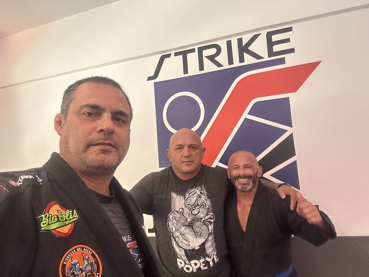 MuzioDeAngelis's tweet photo. A Private Class número 02 do Pedro Cordeiro 🇵🇹 foi pra conta!!
SG: Charlão França.
#strikejiujitsu https://t.co/EbiOScj3wb