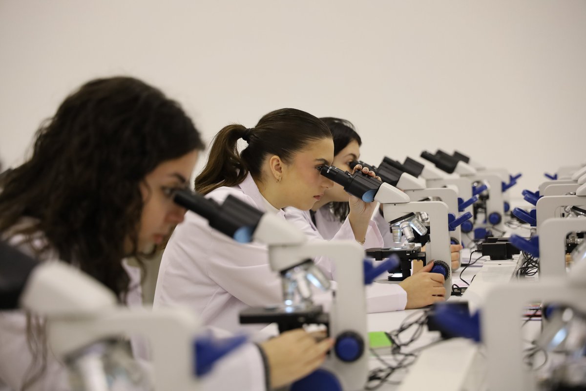 wbu2021's tweet image. 🌟From Theory to Discovery: Pharmacy Students in Action

Our first-year Pharmacy students stepped out of the classroom and into the Biology and Genetics lab, turning textbook theory into hands-on exploration. By preparing their own slides and mastering the microscope 🧬, they…