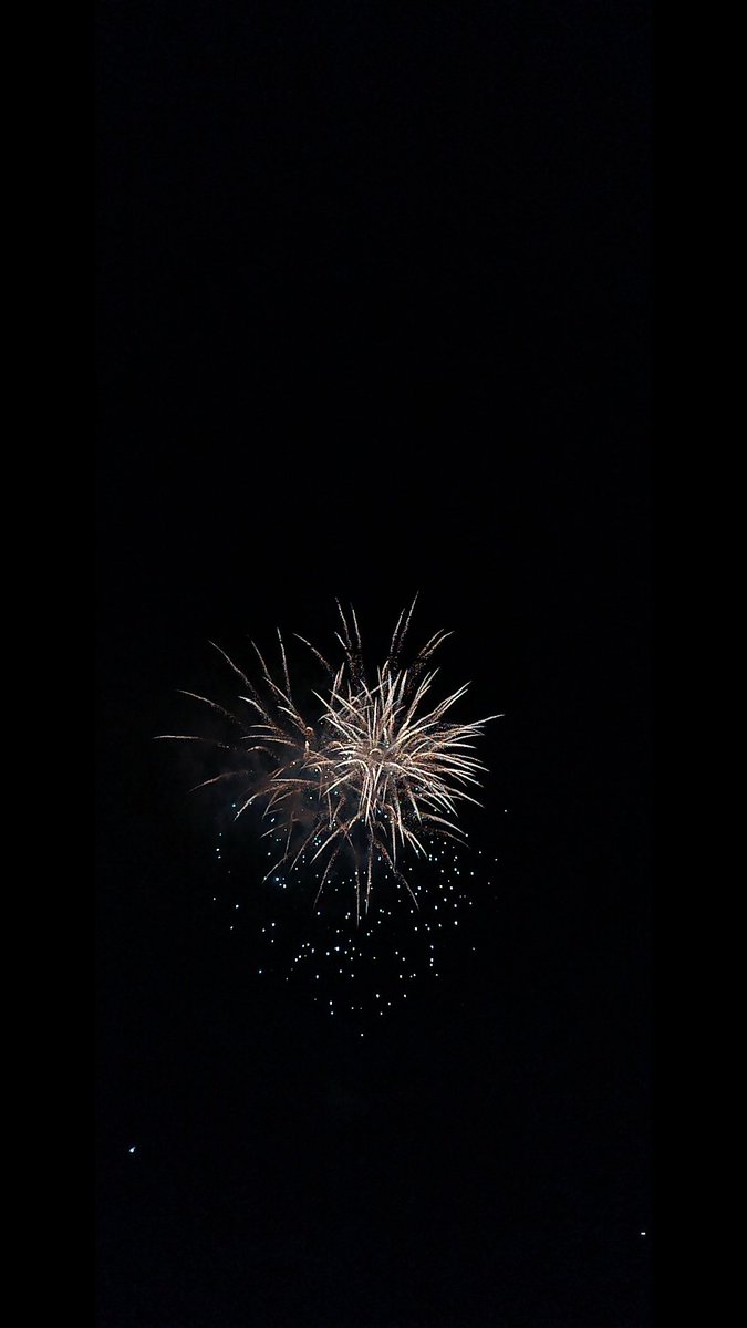 Kidsssssss01's tweet photo. It's hanabi from summer in August https://t.co/e6DjBZR1xN