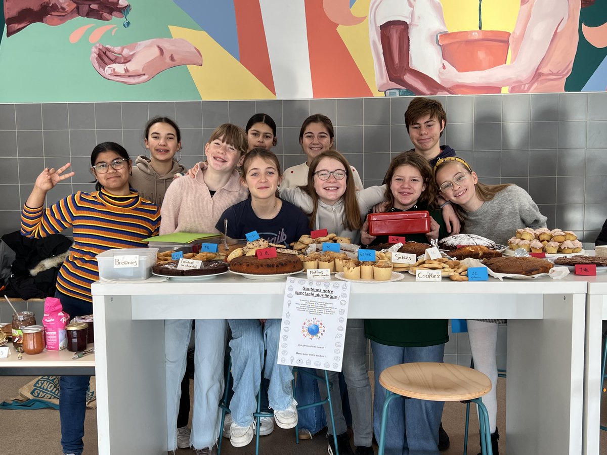 Cakes with a smile from SIS students on Saturday morning.
sisparisouest.org/section-anglop…