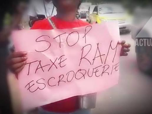 L'ombre de ces deux hommes plane sur le procès de Emmanuel Adrupiako, ex directeur financier de Mr Kabila. Ainsi l'affaire Semlex continue et <a href="/CorruptionTue/">Le Congo N’est Pas à Vendre.</a> suit ça de près. À l'époque on avait saisi la justice congolaise sans résultat. Merci à la <a href="/belgique/">Belgique 🇧🇪</a> pour cette enquête. Le