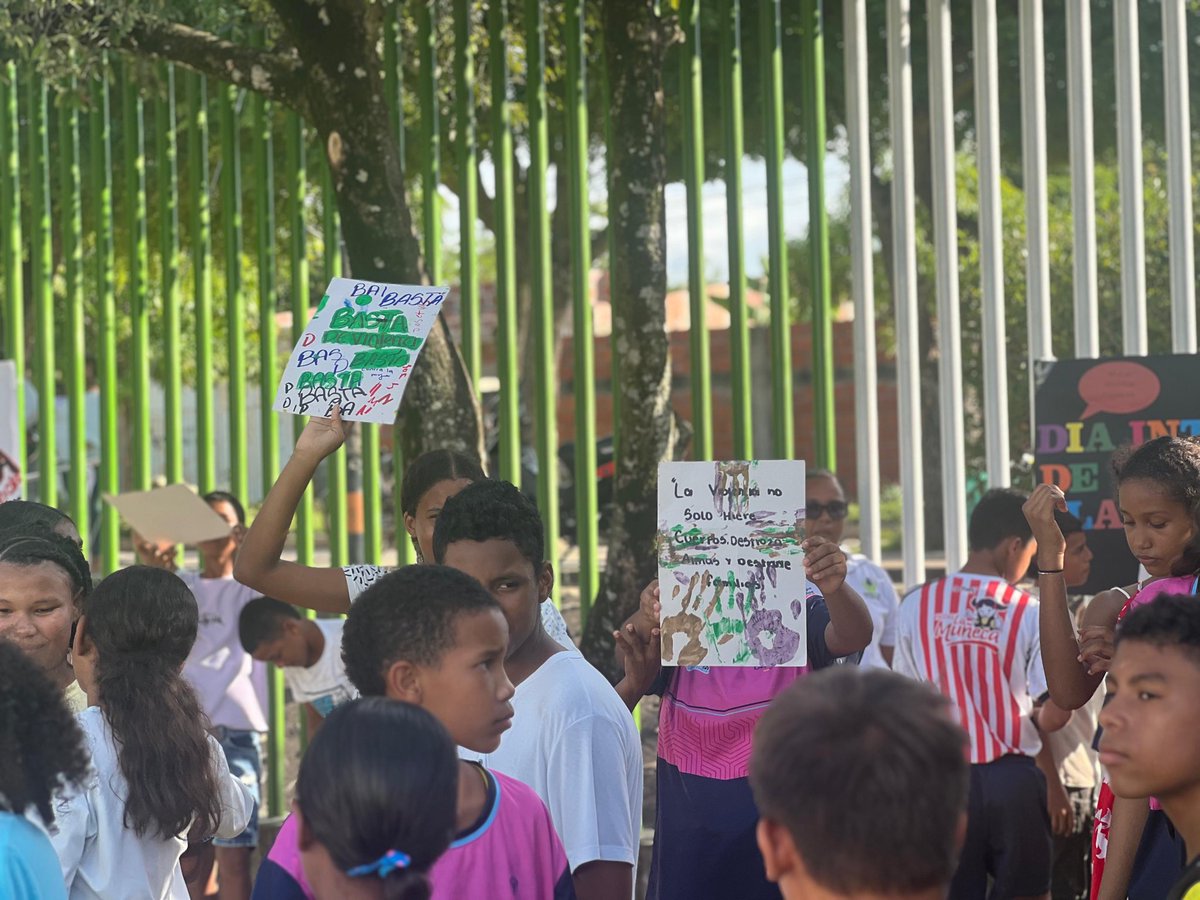 ICBFColombia's tweet photo. #BienestarCesar | En la Casa #AtrapasueñosParaLaVida Chiriguaná conmemoramos el #25N con una jornada de actividad física, autocuidado y protección.  «Mi cuerpo merece respeto y cuidado». ¡Todas merecen vivir sin violencias!
#ColombiaSinMachismo #ElCaminoEsElCambio https://t.co/7N2dRNeA47