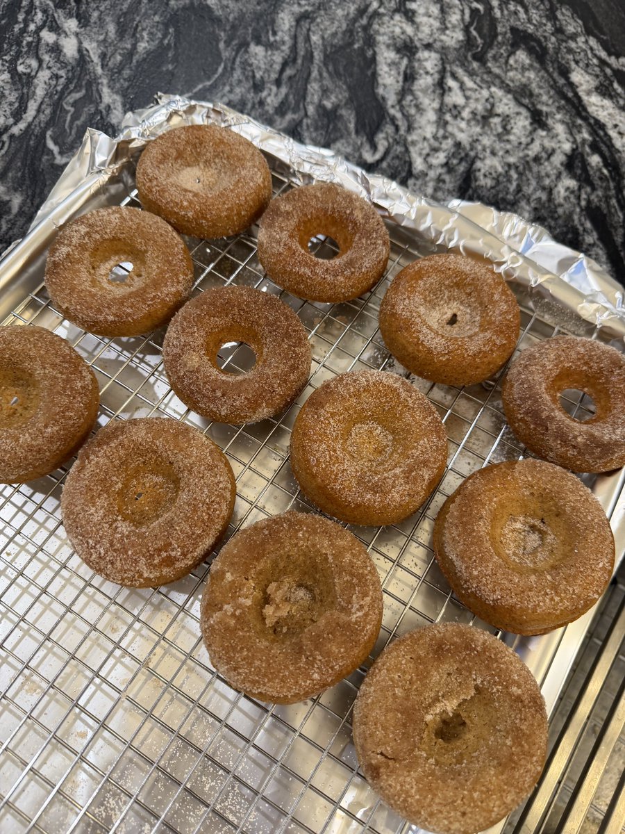 jeffeller's tweet image. 1st attempt. #cider #donuts