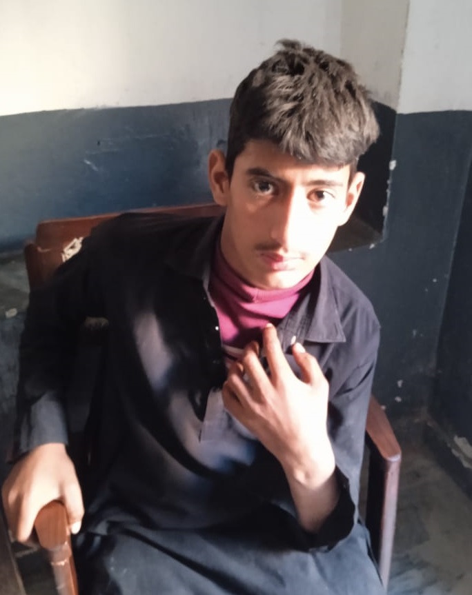 RwpPolice's tweet image. تلاش ورثاء، اکرم ولد طارق، ذہنی توازن درست نہیں۔ تھانہ گنجمنڈی پولیس کو یہ گمشدہ لڑکا ملا ہے جس کے ورثاء کی تلاش کی جارہی ہے، اگر اس حوالے سے آپ کے پاس معلومات ہو تو اخمت ایس آئی 03345620781 یا تھانہ گنجمنڈی 0519334366 رابطہ کریں۔