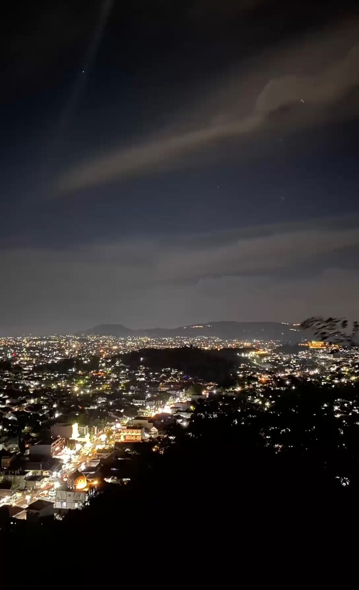 Menikmati malam kota Bandar Lampung 

#bandarlampung #malamcerah