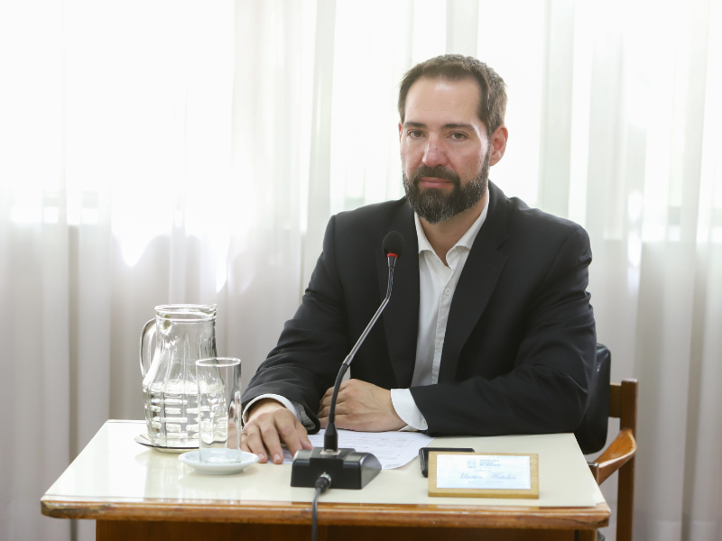 radiomitremza's tweet image. #Condena @MartnAntolin1 por manejar ebrio. El concejal libertario se presentó esta mañana en la Justicia y reconoció el hecho. Recibió una pena de $3.900.000 (9.300 UF). Estará 1 año sin manejar y deberá hacer actividades con la organización Estrellas Amarillas. #HoyPorHoy