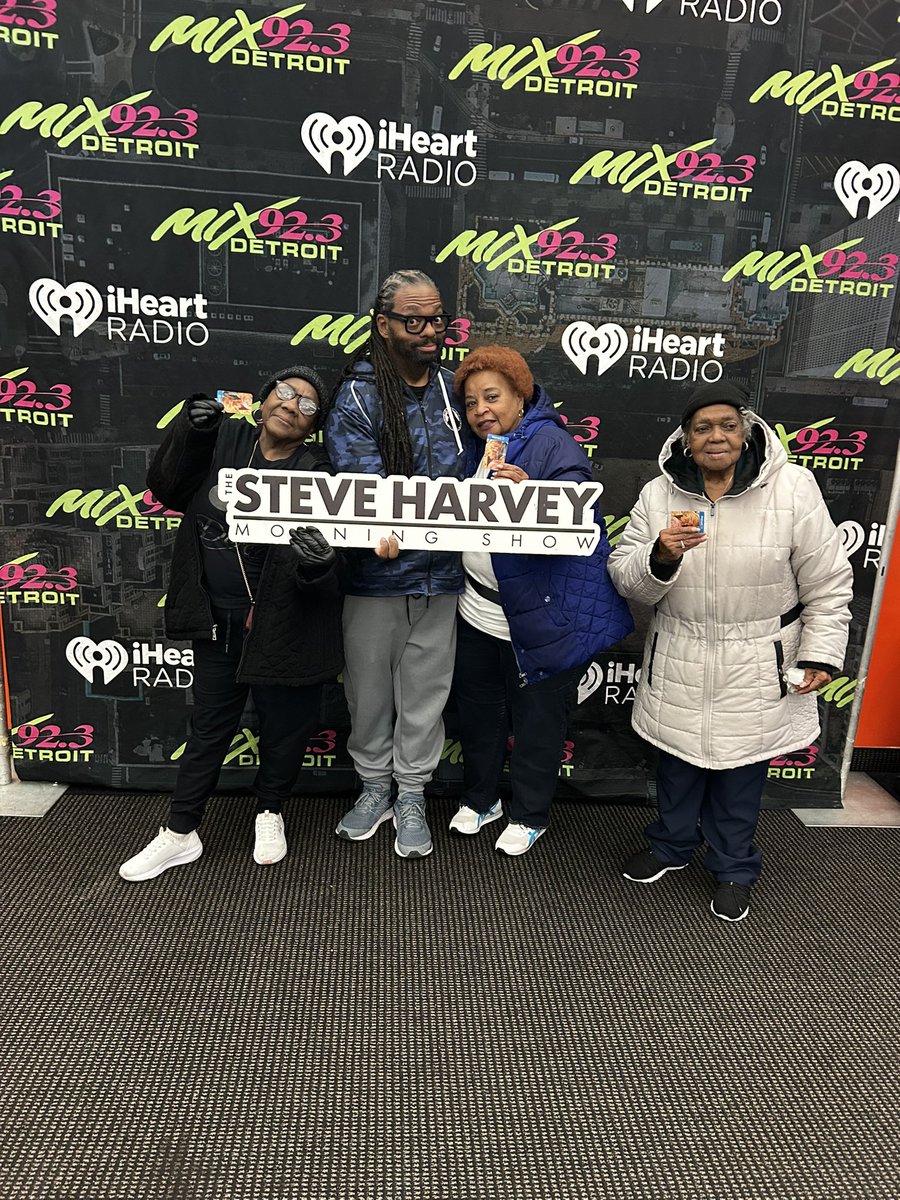 <a href="/SteveHarveyFM/">Steve Harvey Radio</a> Turkey give at Focus Hope with <a href="/BushmanOnAir/">The Bushman Show 🫡</a> #SHMSTurkeyGive