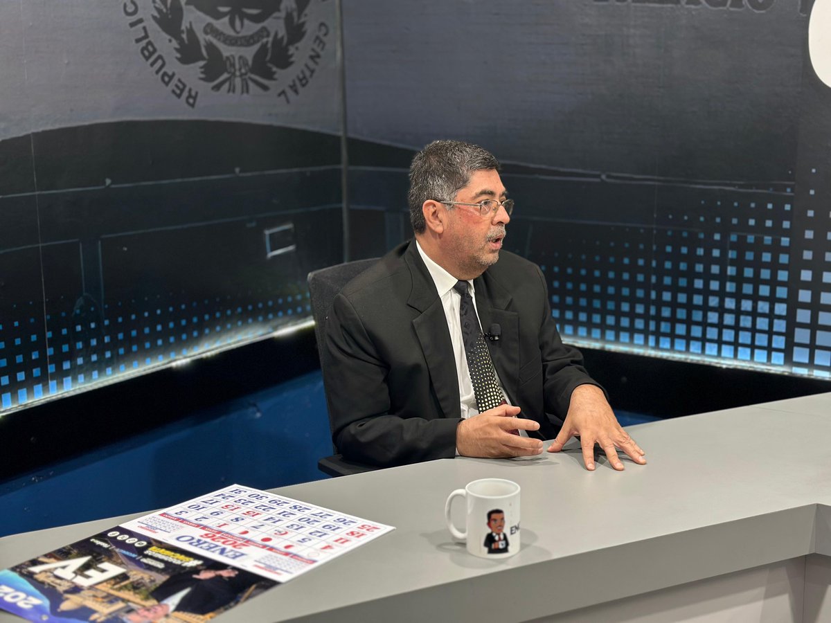 InformaTV_'s tweet image. #EncuentroTV| “En este país se niega la verdad en todos los aspectos, al reservar toda la información, y eso nos lleva a no conocer la verdad, solo tenemos la versión del ciudadano Nayib Bukele, pero no es la verdad absoluta”, Henry Fino, Abogado.