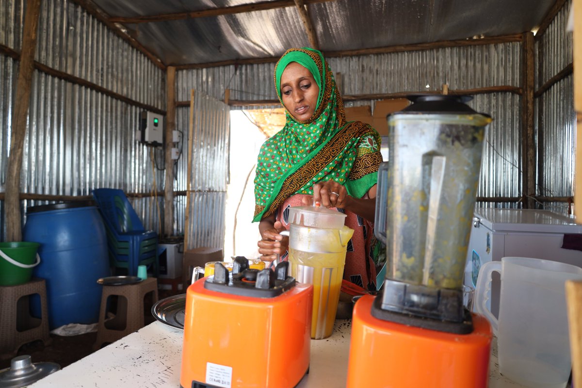 🍊Samia runs a juice business in Tunaydbah camp in Gedaref 🇸🇩

"Alhamdulillah, the work is good. We're now earning income to support our families."

Thanks to UNHCR &amp; <a href="/MastercardFdn/">Mastercard Foundation</a>, refugees like Samia received training and kits to pursue economic opportunities &amp; self-reliance.