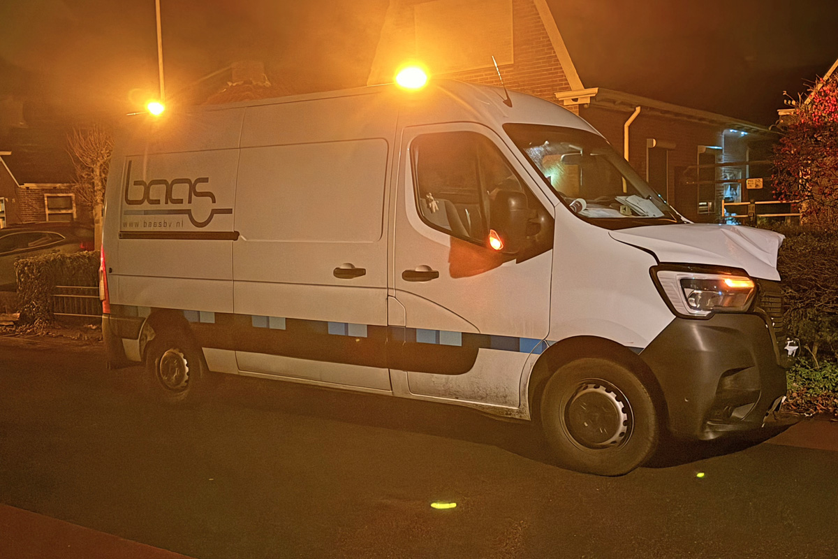 Dronken man botst op geparkeerde auto's in busje van de baas

waldnet.nl/wn/nieuws/8282…