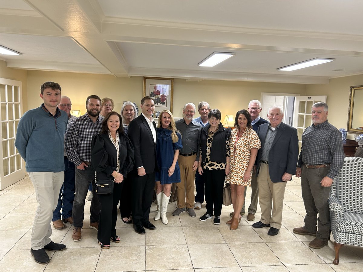 RepMichaelGuest's tweet image. My staff and I enjoyed participating in Brandon First Methodist’s Santa’s Soup Kitchen. This is one of our favorite Christmas traditions, and we are thankful for their support of our community.