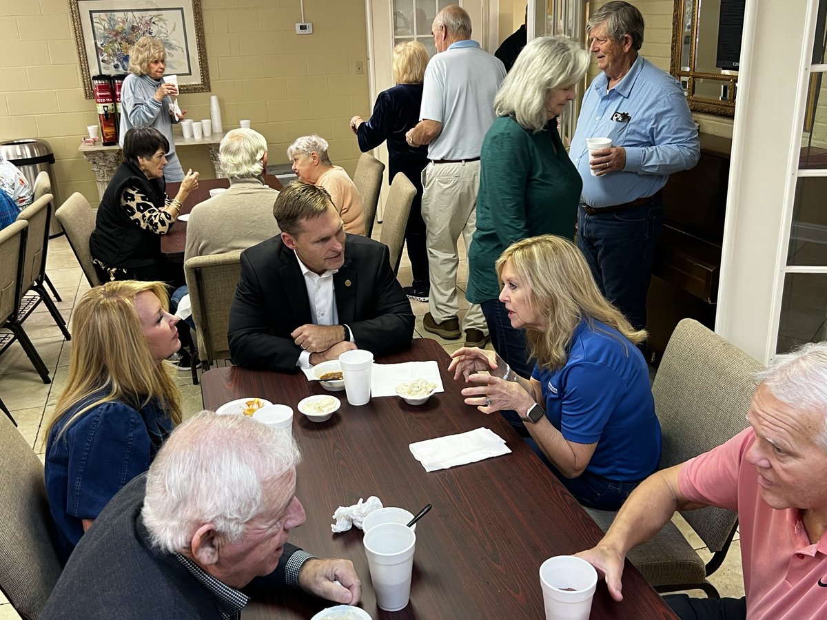 RepMichaelGuest's tweet image. My staff and I enjoyed participating in Brandon First Methodist’s Santa’s Soup Kitchen. This is one of our favorite Christmas traditions, and we are thankful for their support of our community.