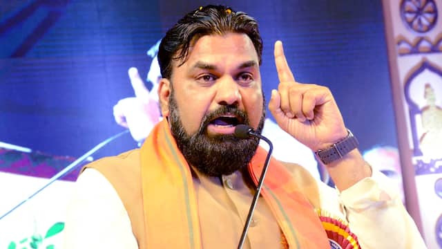 NewsBuzzBihar's tweet photo. 🚨 BIG ANNOUNCEMENT by Bihar Home Minister Samrat Choudhary

— Anti-Romeo squads will be formed to curb HARASSMENT 
— BULLDOZERS will be used against criminal properties (after court orders)
– ACTION will be taken against ABUSIVE behaviour on Social Media
– Mafia assets will be SEIZED (on court directives)
#Bihar #BJP4Bihar #JDU