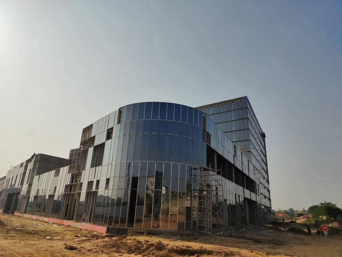 developingpak's tweet image. #IT Park #Islamabad

Funded by a $76.3 million #Korean loan, the Islamabad #ITPark is 81% complete and aims to create 10,000 job opportunities upon completion. The 12-story facility will provide space for 120 start-ups and #SMEs, promote tech transfer, and enhance Pakistan’s IT…
