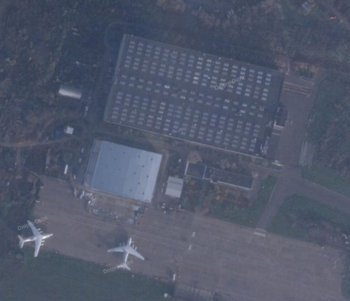 Cest__Carre's tweet image. 🇺🇦🔥 C&apos;est désormais confirmé, le dernier Beriev A-60 1A2 (RA-86879) russe a bien été détruit au niveau de l&apos;usine d&apos;assemblage de Beriev, aéroport de Taganrog.

👉 On note aussi destruction d&apos;un récent avion de commandement er détection radar Beriev A-100LL (red.52, RF-93953),…