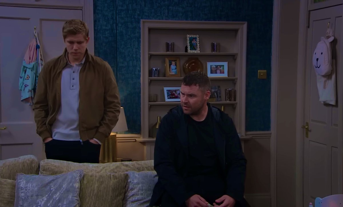 PinksweetheartX's tweet image. This is an appreciation post for our boys being in the back room of the pub again 💙

Robert being accepted, no moaning from Chas. Only togetherness &amp;amp; determination to fight for their relationship 

It feels like old times 🥹🥰

#robron #robronforever #emmerdale