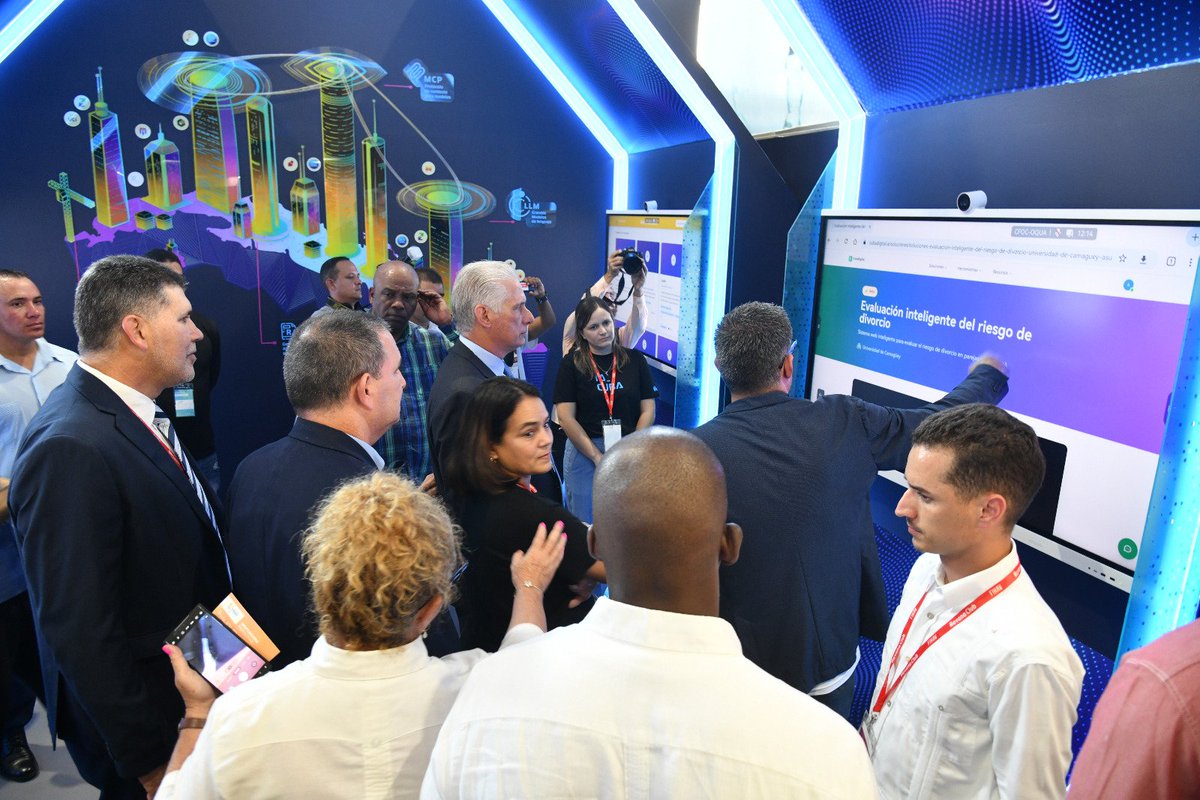 Este lunes inició #Fihav2025 en #Expocuba. El Presidente <a href="/DiazCanelB/">Miguel Díaz-Canel Bermúdez</a> inauguró Stand IA_Cuba en el Pabellón 14, donde mostramos aplicaciones cubanas de #InteligenciaArtificial. Demostraciones y concursos en @iacuba2025 destacan innovación hecha en #CubaPorLaTransformaciónDigital🇨🇺