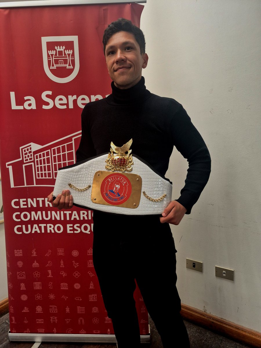 CentroCCCE's tweet photo. Felicitamos al monitor de nuestro Taller de Boxeo Formativo, Ed Anjel👏, por haberse coronado como campeón de la categoría 75 kilos de la Asociación Internacional O.I.A.M., en el evento realizado este fin de semana en Santa Cruz. https://t.co/OCF0jTtkHO