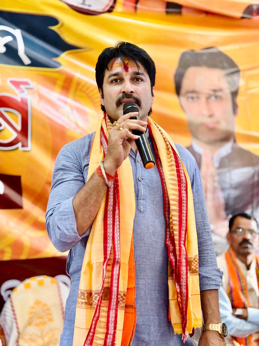 IamAkashDNayak's tweet image. ଗୌରପୁର ଗ୍ରାମପଞ୍ଚାୟତର ତୁଳସୀପୁର ଠାରେ କଲ୍ୟାଣ ମଣ୍ଡପର ଶୁଭ ଉଦ୍‌ଘାଟନ କଲି । ଆଗାମୀ ଦିନରେ ଏହି ମଣ୍ଡପ ଗାଁରେ ବାହାଘର, ବ୍ରତଘର ଭଳି ସାଂସ୍କୃତିକ, ଧାର୍ମିକ ଓ ସାମାଜିକ କାର୍ଯ୍ୟରେ ସହଯୋଗର ଭୂମିକା ଗ୍ରହଣ କରିବ ।

#Korei #Odisha #CommunityDevelopment #PublicWelfare #CulturalInfrastructure