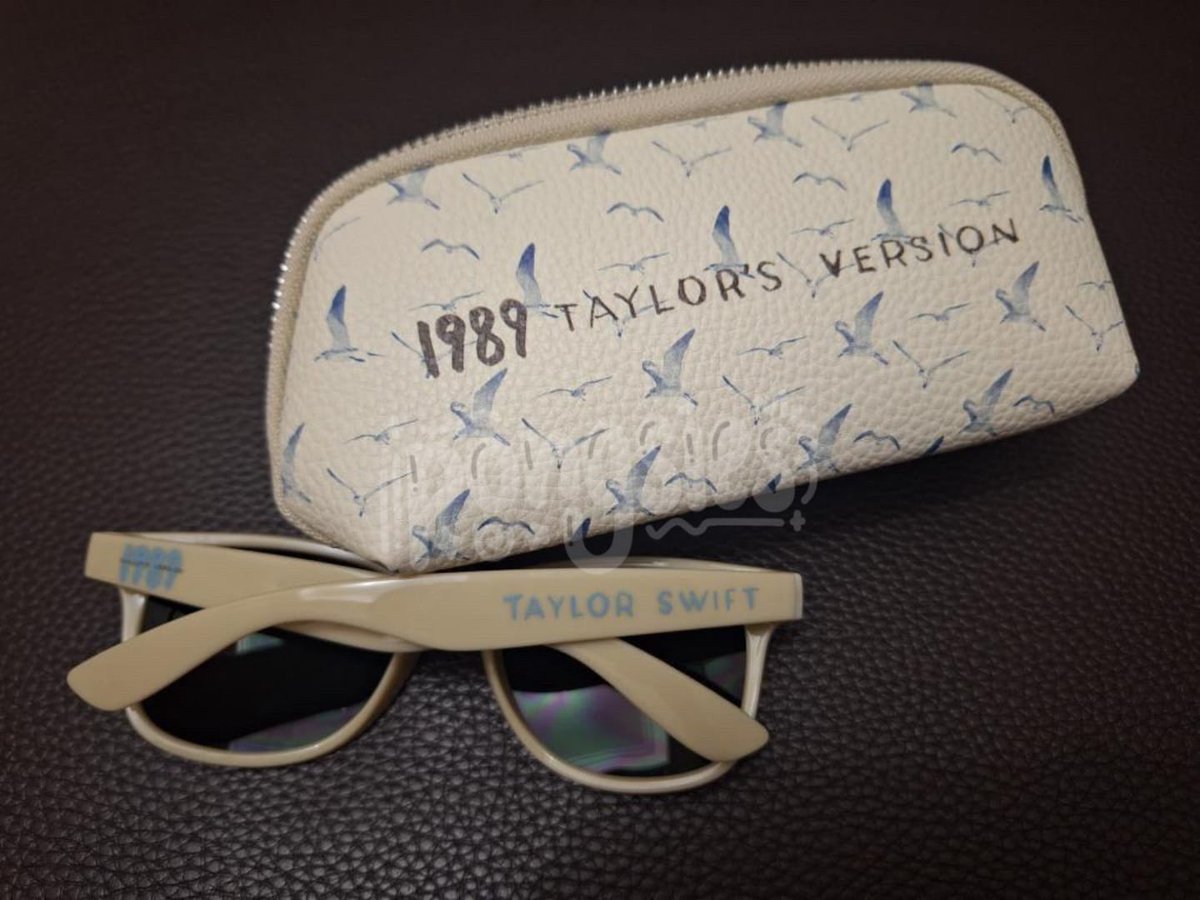 #wts want to sell
Taylor Swift 1989 Cream Sunglasses and Case

original, unused, no minus, dm for price
#1989TaylorsVersion #taylorswift