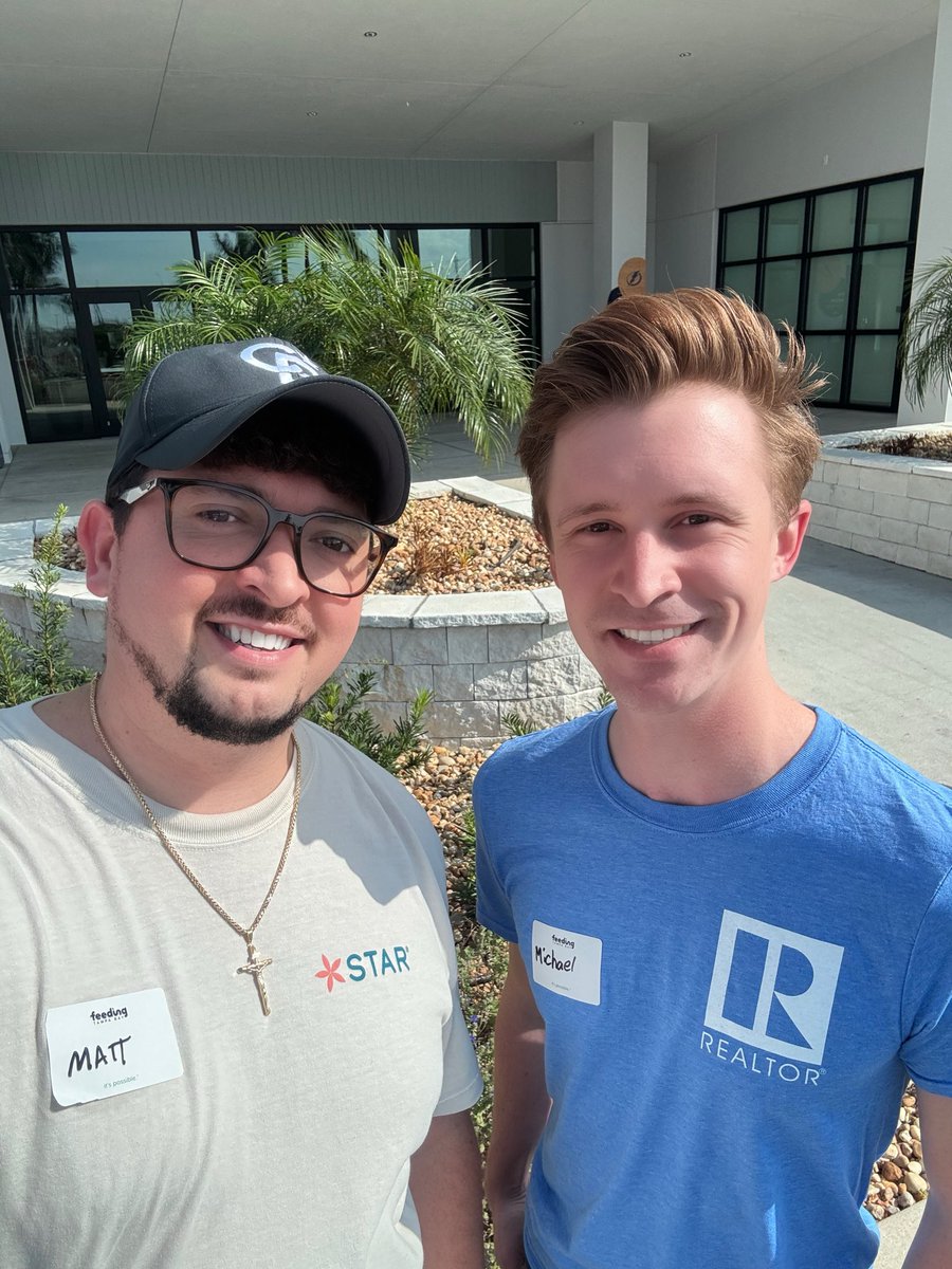 CBNextgen's tweet image. Proud to spend the day with co-workers, friends, and local volunteers supporting @FeedingTampaBay 💙 Helping prep meals, clean up, and spread hope across Tampa Bay! 💪 #VolunteerDay #CommunityFirst #EndHunger