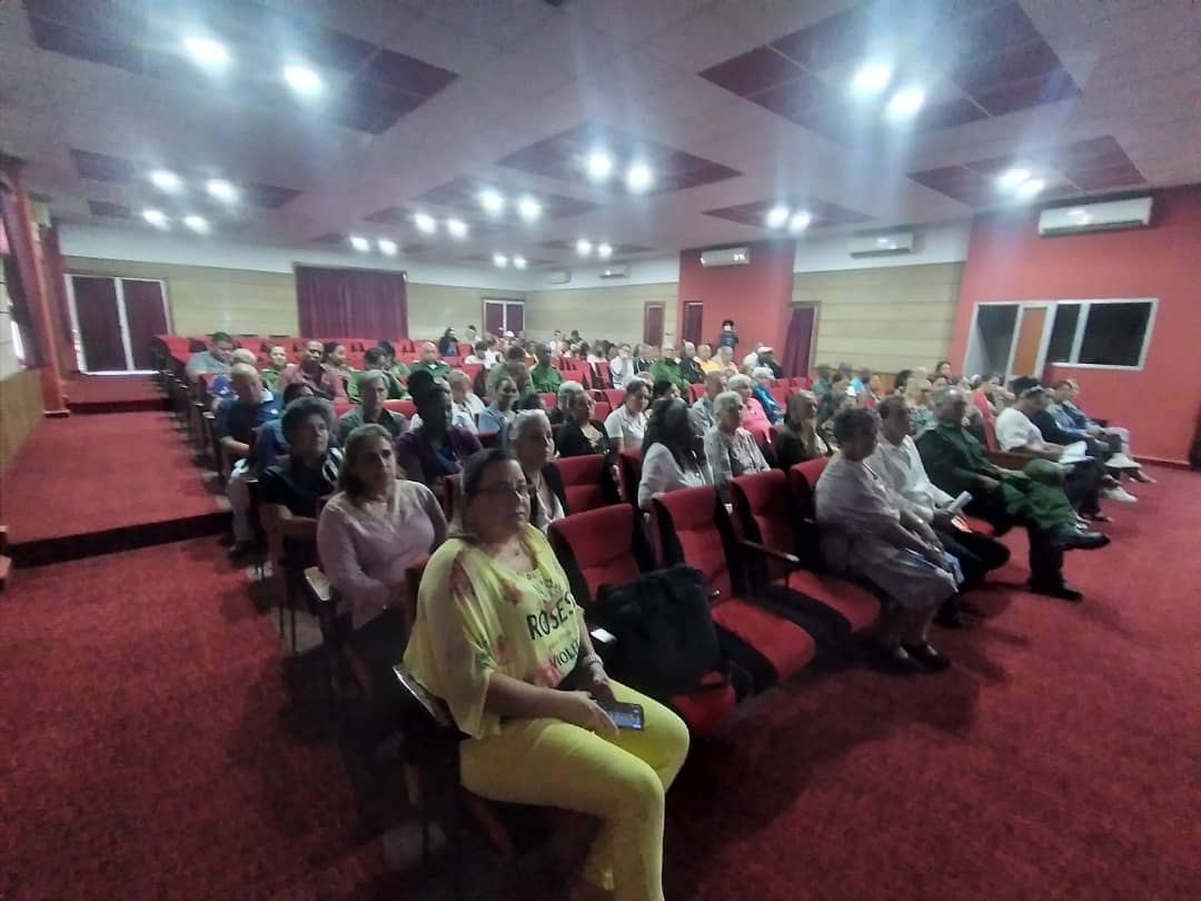 Preside nuestro gobernador de #Mayabeque Manuel Aguilar Lamas el matutino especial realizado por la Dirección General de Salud conmemorando el 9no aniversario de la partida a la eternidad de nuestro #FidelPorSiempre. #CubaPorLaVida #JuntosPorMayabeque #CubaEstaFirme