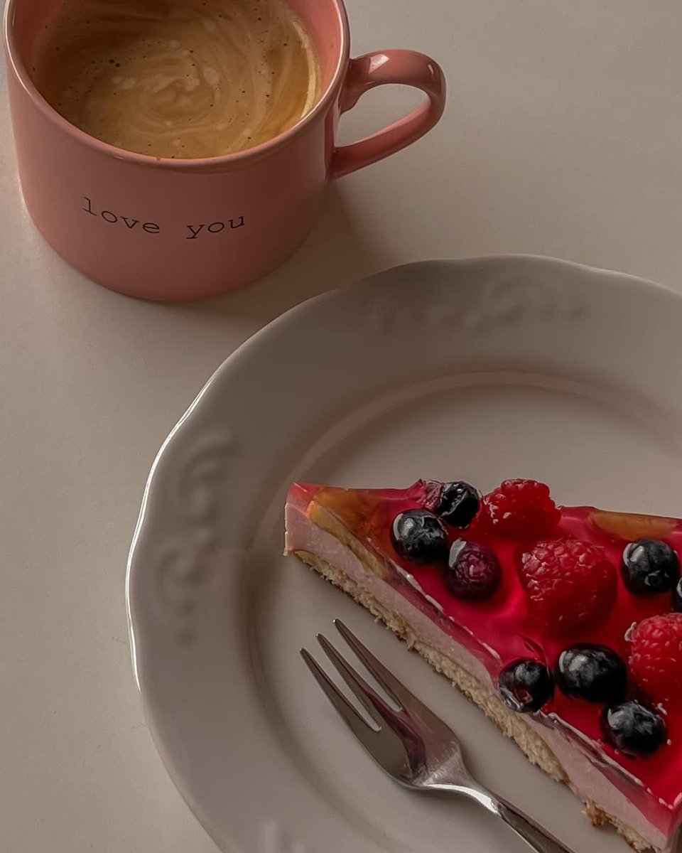 أنت حـبك يالغضي كنه قهوة 
    مرةٍ ماعافها شرَّابها🫶🏻🍂.