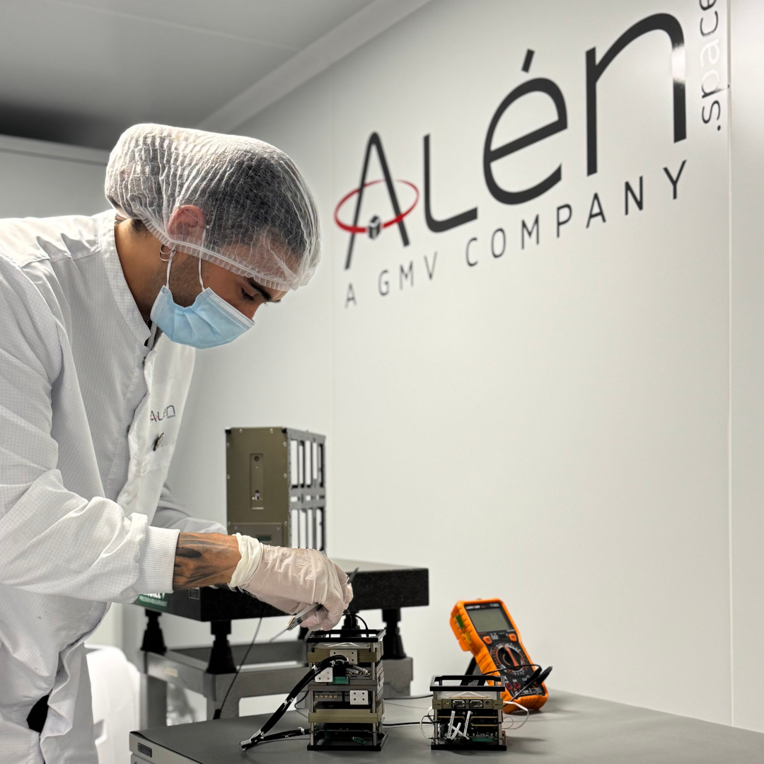 alenspace's tweet photo. A new milestone for our team. ETRISat, the satellite we developed for South Korea’s ETRI, is complete… and ready for launch 🛰️
The 6U CubeSat is already in South Korea awaiting lift-off aboard the Nuri (KSLV-II) rocket.
🔗 https://t.co/jKclcQw14Q
#SmallSatellites https://t.co/kcCtJU8oDK