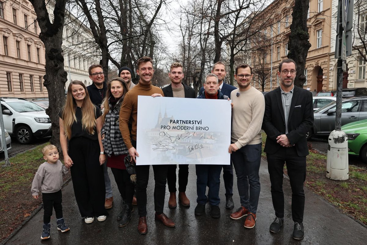FaktBrno's tweet photo. PODEPSÁNO! 🤝 Chceme velkou liberální koalici pro brněnské volby. 🏴‍☠️

Dnes jsme uzavřeli závazek společně jednat o spolupráci s Fakt Brno, Žít Brno, hnutí Idealisté a GEN.

💬 „Nemusíme mít stoprocentní shodu, ale musíme konstruktivně spolupracovat,” uvedl Adam Zemek, lídr Pirátů https://t.co/8pQEOv0dPk