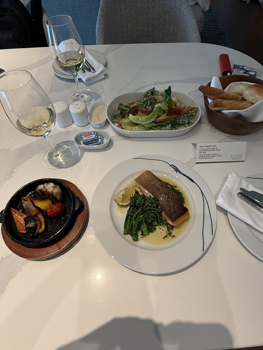 good food keeps me alive 🤍