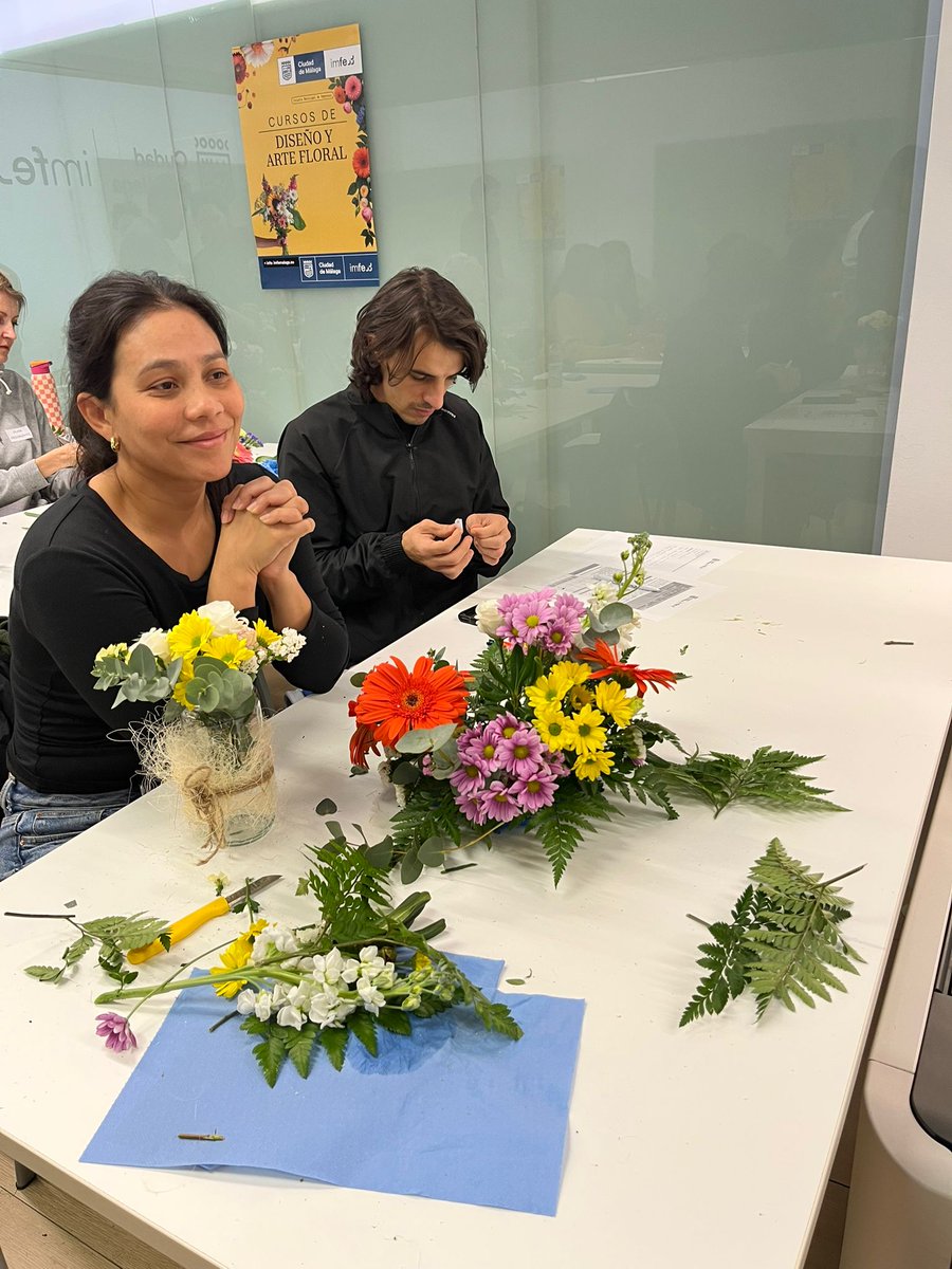 💐 Hoy hemos finalizado la cuarta y última edición de los #talleres de diseño y arte floral, que forman parte de nuestro programa Escuela Municipal de #Empresas.

#Málaga #IMFEMálaga #Formación #Cursos #Talleres #DiseñoFloral #ArteFloral 
<a href="/malaga/">Ciudad de Málaga</a> <a href="/MalagaJuventud/">Área de Juventud</a> <a href="/MalagaComercio/">#CompraMálaga</a>