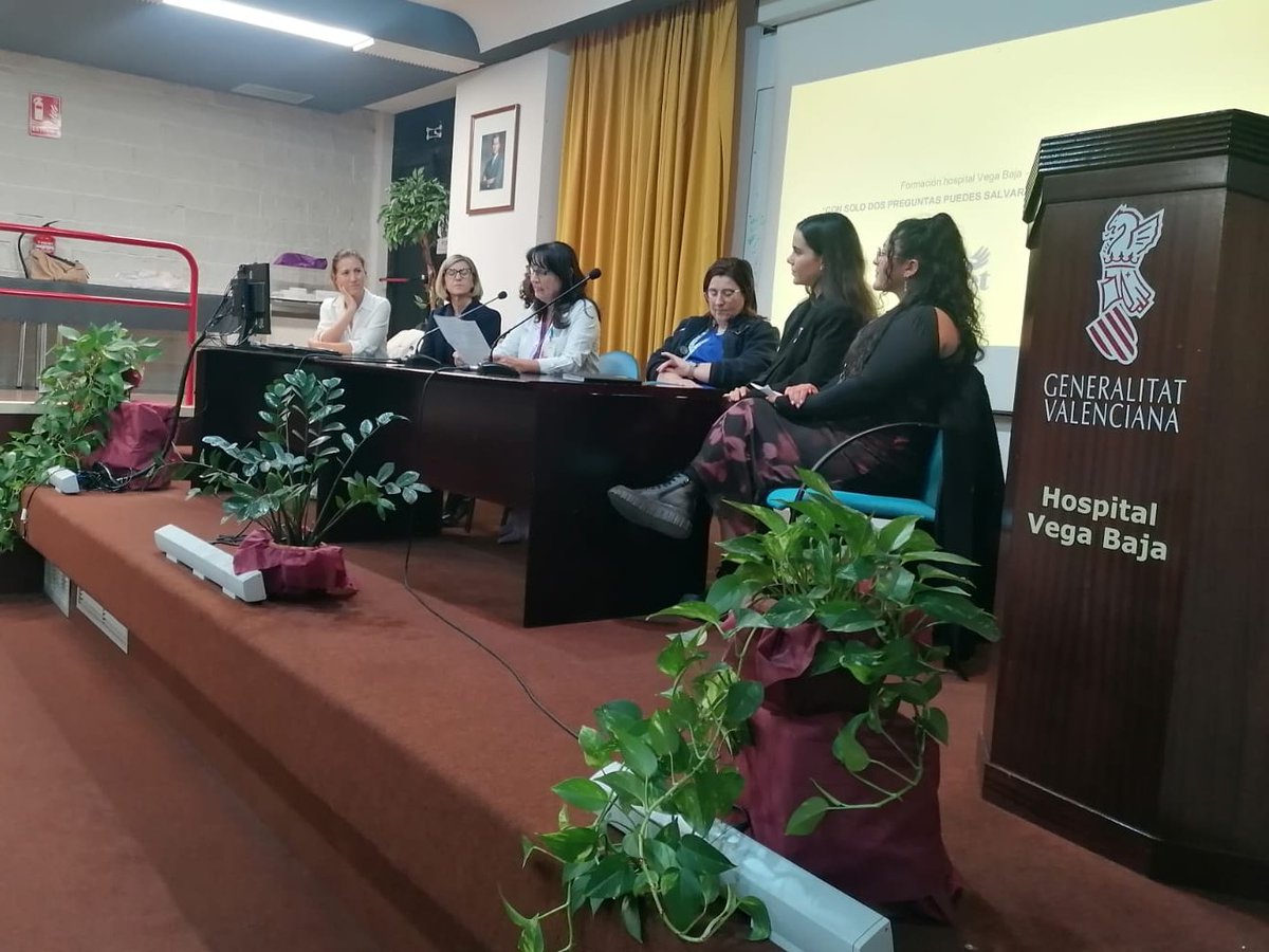 🟣25N Contra la Violencia de Género en el Dpto de Salud de Orihuela: 
Acto inaugural con Mario Medina, Mariola Figueira y Lola Gómez.
Sara Hernández interpretó  una canción de Rosalía.
Mesa sobre trata de mujeres: representantes de asociación FIET y varias profesionales de salud