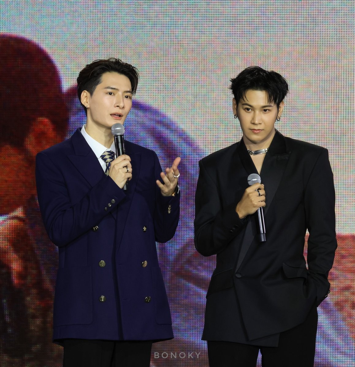 bonoky's tweet image. หล่อคู่เลยครับ
ว่าแต่น้องคิ๊ดแอบฮ๊อปหรอคะ

Write you again เขียนรักครั้งใหม่

KRISTSINGTO MAGIC VIBES 2026
@kristtps
@stjinx_maya
#WriteYouAgain 
#GMMTV2026 
#KristSingto #คริสสิงโต
25 Nov'25