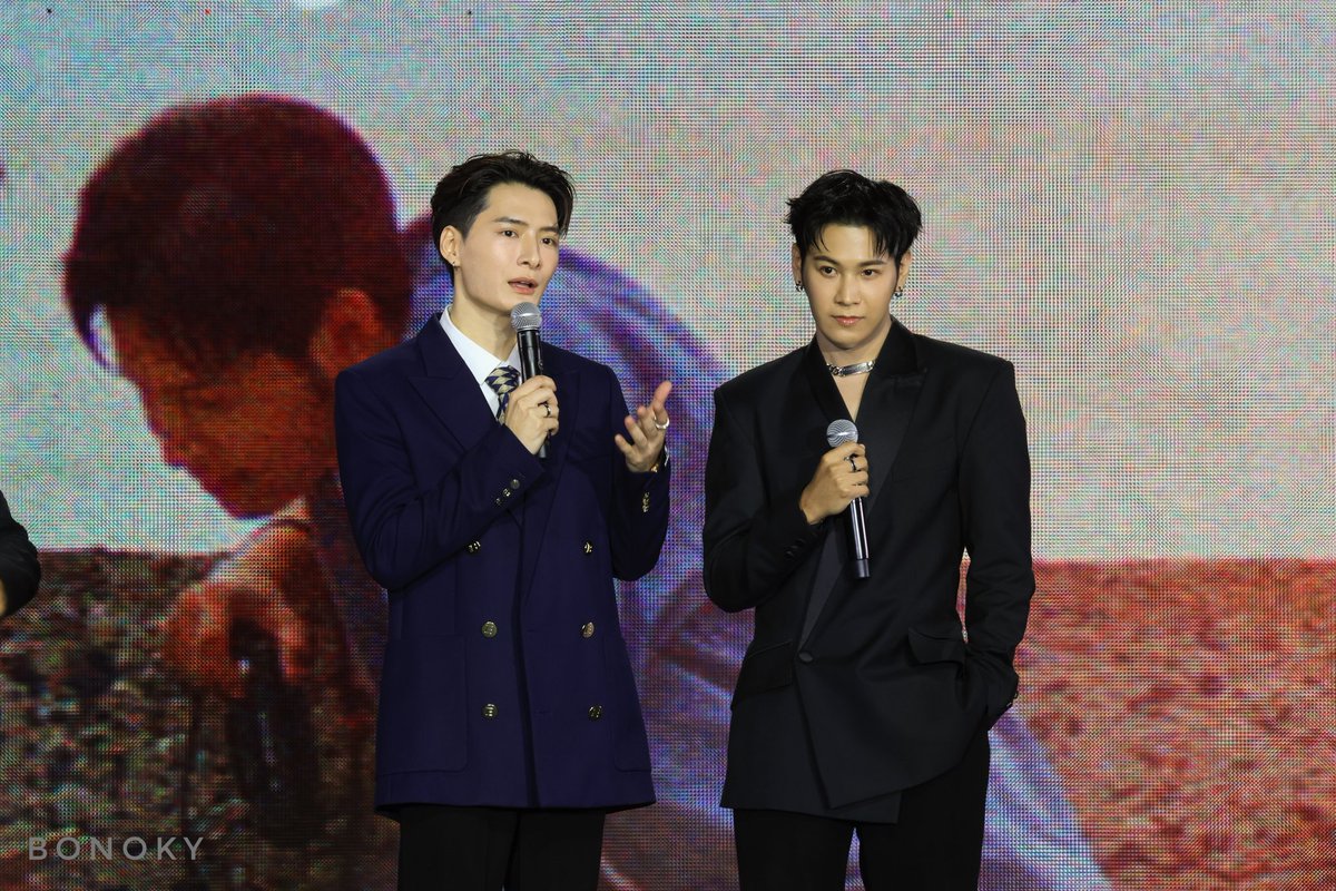 bonoky's tweet image. หล่อคู่เลยครับ
ว่าแต่น้องคิ๊ดแอบฮ๊อปหรอคะ

Write you again เขียนรักครั้งใหม่

KRISTSINGTO MAGIC VIBES 2026
@kristtps
@stjinx_maya
#WriteYouAgain 
#GMMTV2026 
#KristSingto #คริสสิงโต
25 Nov'25