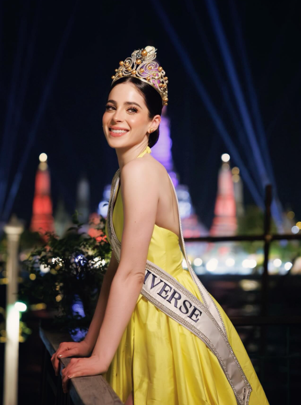 xevtfm's tweet photo. #EspectáculosVT🫅 "Ningún ataque hará que me arrodille, ningún insulto apagará mi propósito. No voy a pedir permiso para brillar", @bosch_fatima, Miss Universe 2025 👑 alza la voz ante mensajes de odio por su triunfo  

#FátimaBosch 
@MissUniverse 
#Tabasco 
#México https://t.co/j9of8xgVK4