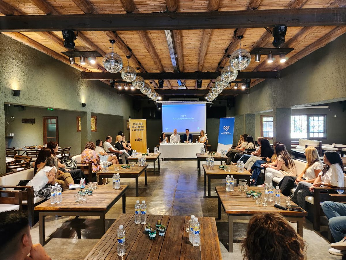 Con <a href="/estebanallasino/">Esteban Allasino</a> cerramos el año de trabajo de la Red Educativa Mendoza #Redu en #LujándeCuyo.

Este espacio, donde participan los equipos de Educación de cada municipio, nos permite algo clave: escucharnos, afianzar el trabajo colectivo y ordenar prioridades para que la