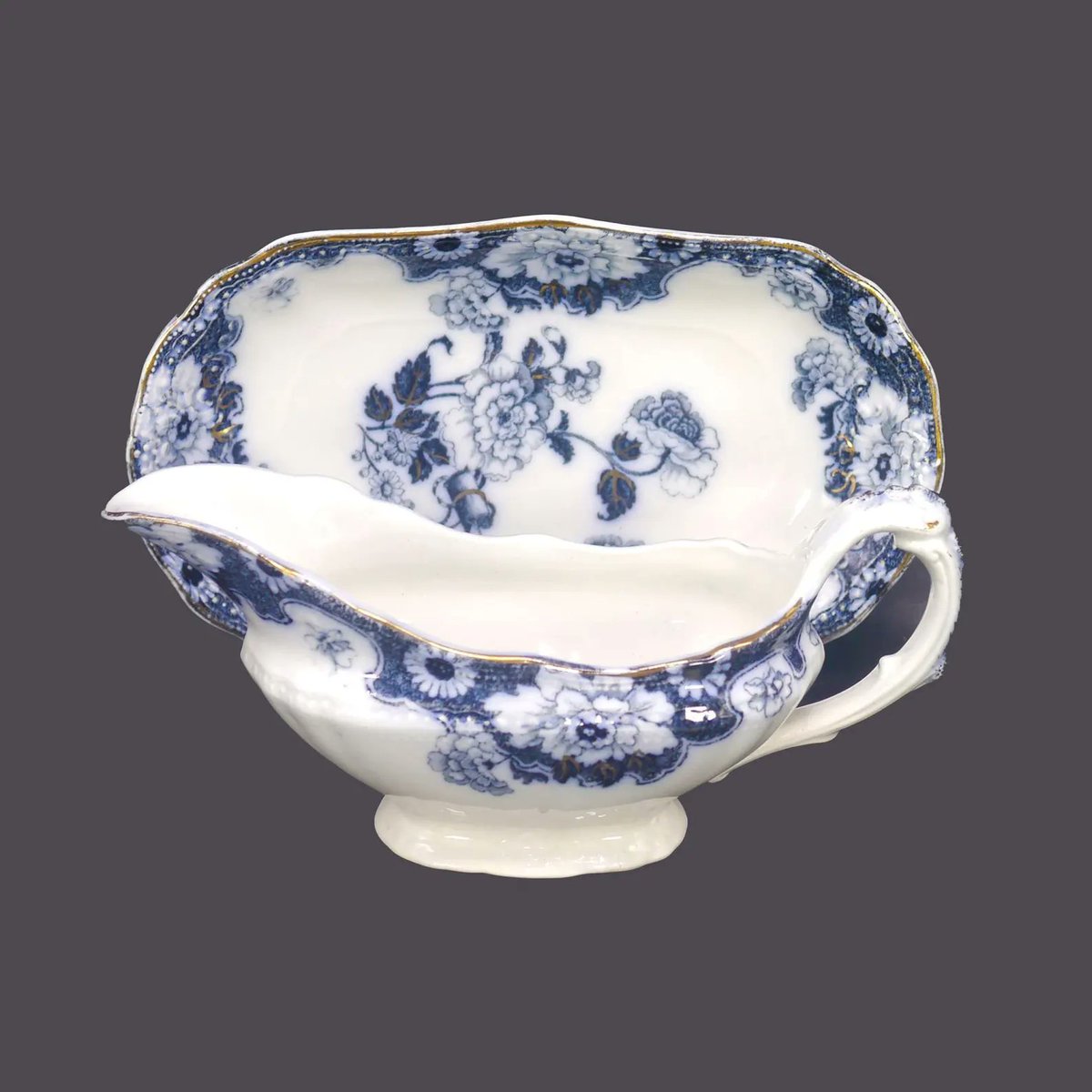 G97816960Girl's tweet photo. Antique Wood & Son Cambridge flow-blue gravy boat with under-plate made in England. https://t.co/gKgWQJ6cW0 via @Etsy #BuyfromGroovy #antiques #flowblue #tableware #tabledecor #WoodandSons #WoodSonsCambridge #etsysellers https://t.co/VkQnz0ubgR