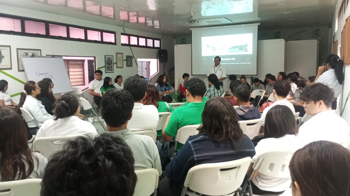 ucn_central's tweet image. UCN Central realizó un Taller de Educación Vial para estudiantes y funcionarios, promoviendo prácticas seguras, normas de tránsito y responsabilidad ciudadana. Una capacitación clave para fortalecer la prevención y el autocuidado en la comunidad universitaria. Más en:…