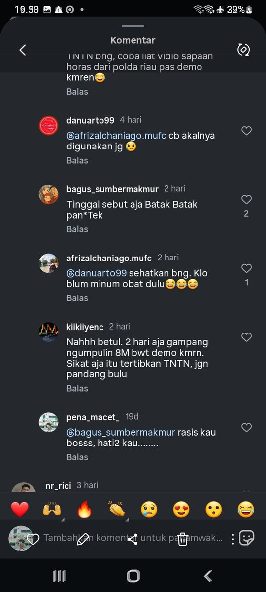AzliHsb's tweet photo. @tehnit4 Maaf ya mbak, permasalahan TNTN ini sering berbau rasis salah satu contohnya dibawah ini dan ada banyak contoh lagi. Untuk itu saya akui salah sasaran, maka saya hapus. Jadi mohon counter komentar saya yg diatas. Soalnya gak ada yang komen dari tadi, biasalah... namanya jg fakta. https://t.co/rGTMfmV935