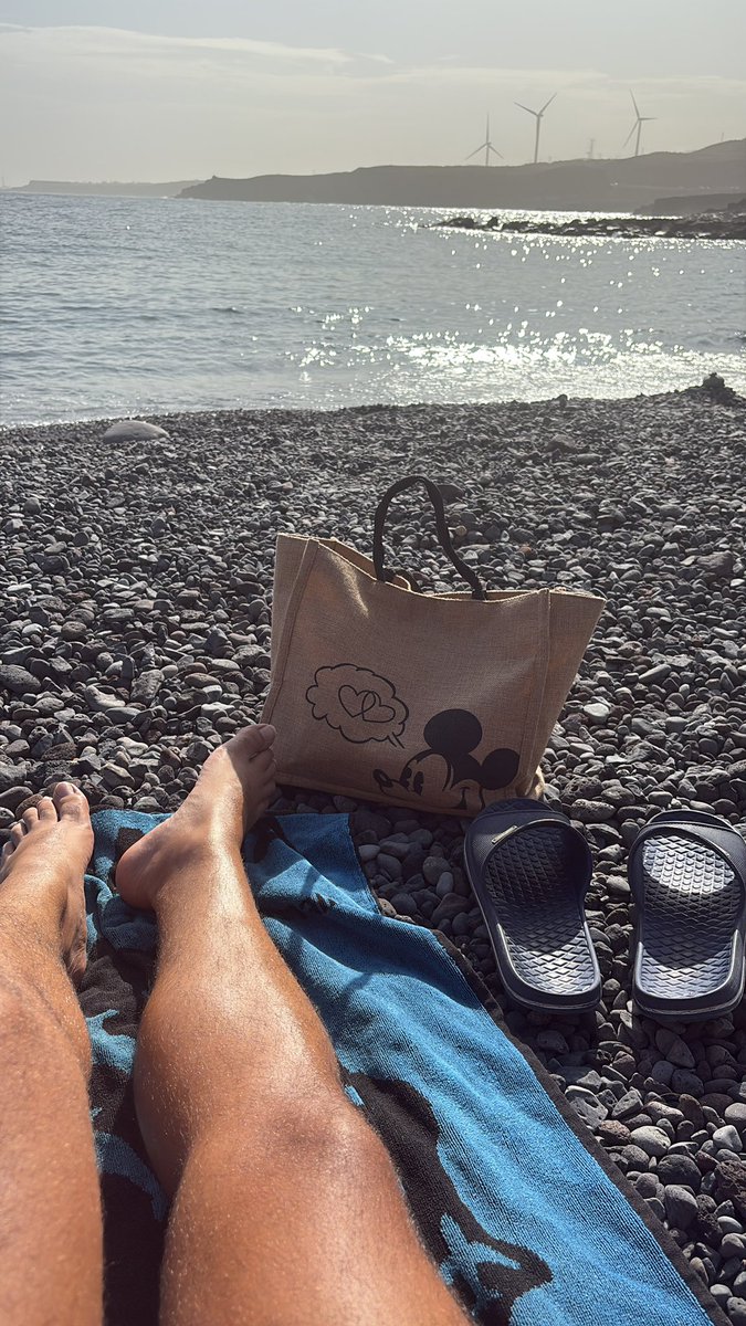 Daavidriveraa's tweet image. Amo vivir en canarias y en casi diciembre estar en la playa así 🥵