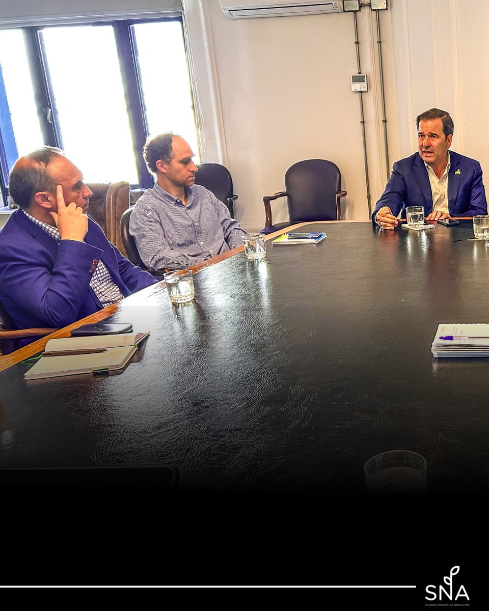 SNA_Chile's tweet photo. La #SNA se reunió con el Instituto #PensarAgro para fortalecer la colaboración en beneficio del sector agrícola. Durante el encuentro, que contó con la participación de la mayoría de su directorio, analizamos cómo coordinar esfuerzos y trabajar en conjunto. https://t.co/e4InJZyPoU