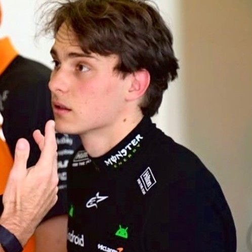 aezju's tweet image. me making zero sense of how they lowk parallel each other (I&apos;m delusional)